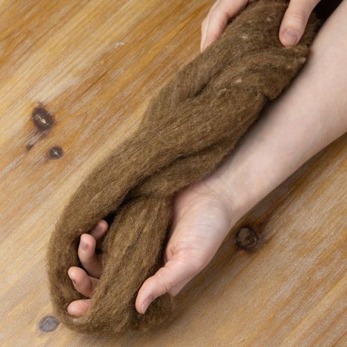 Itens Cordão de lã, lã decorativa, marrom, 2m. Cordão de lã, lã para feltragem, ideal para artesanato e arranjos florais.