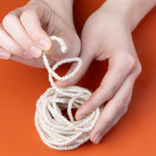 Itens Cordão de lã branco com fio dourado, 5m x 5mm, com arame para decoração e artesanato.