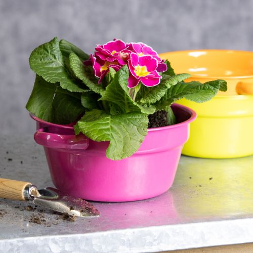 Itens Vaso de metal, design original para espaços sofisticados e decoração elegante, 17 cm, conjunto de 3 peças.