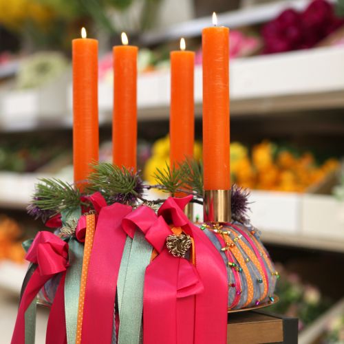 Itens Velas cônicas cor laranja 34mm x 240mm 4 peças