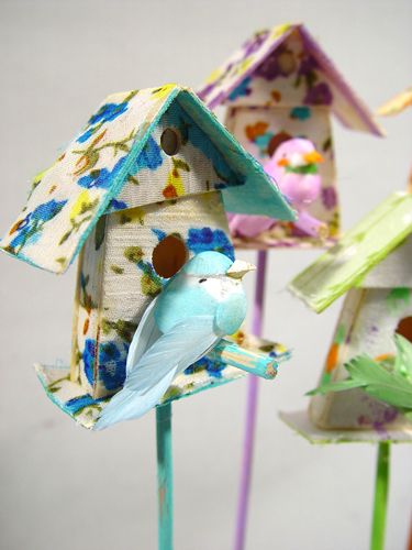 Floristik24 Casa de passarinho com pássaro na picareta 3,5 cm 12pcs