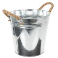 Balde de metal brilhante com