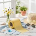 Fita decorativa em moiré amarela com borda dourada, 100 mm de largura, 25 m de comprimento, ideal para arranjos florais e decoração. | Floristik24.pt