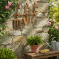Cabideiro de metal com gancho para ferramentas de jardim, decorações, ancinho, pá e enxada; feito de metal enferrujado, 33,5 cm de comprimento. | Floristik24.pt