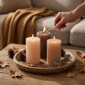 Velas decorativas em formato de pilar, em três tons de marrom, cor sólida, 70x120mm, conjunto de 12 unidades para criar um ambiente aconchegante em casa. | Floristik24.pt