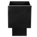 Vaso cúbico preto com base,