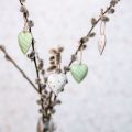 Floristik24 Corações de metal para pendurar, Dia dos Namorados, decoração de primavera, pingente de coração verde, branco H3.5cm 10pcs