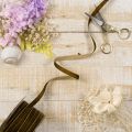 Fita decorativa de veludo, estreita, 10 mm de largura, 20 m de comprimento, em rolo. | Floristik24.pt